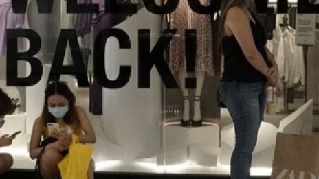 Рекорден ръст от почти 18% отчитат продажбите на дребно в САЩ през май