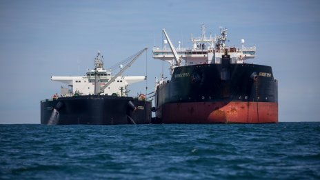 Ръстове на американските запаси и случаите на Covid-19 смъкват петролните цени*