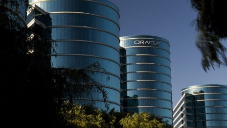 Oracle очаква застой в приходите си от продажби