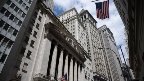 Пауъл поля трейдърите със студен душ за лихвите и Dow и S&P 500 отстъпиха