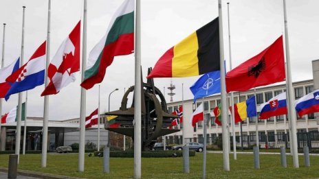 В навечерието на срещата НАТО-Русия - недоверие и нападки