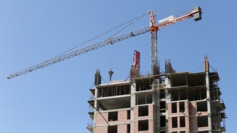 Строителството прекъсва положителния импулс от юни с месечен спад от 0,9%