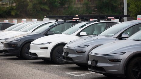 Автомобил на Tesla сам се закара от фабриката до дома на купувача си