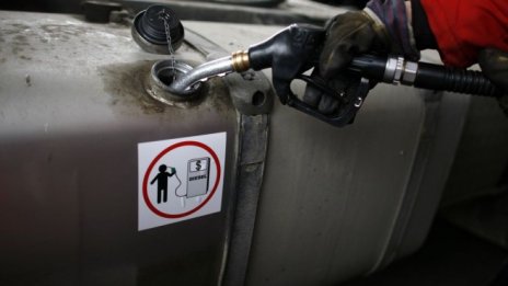 Търговци на горива излизат на протест заради новия секторен закон 