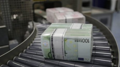 С над 50% на годишна база се свиха преките инвестиции от януари до април