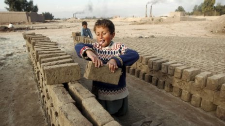 Принудителният труд генерира 150 млрд. долара незаконни печалби на година 