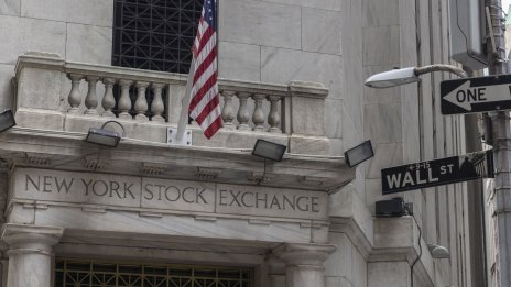 Dow се повиши с повече от 300 пункта, но Nasdaq не успя да изплува на зелено