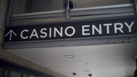 Китай стои настрана от хазартния Путин