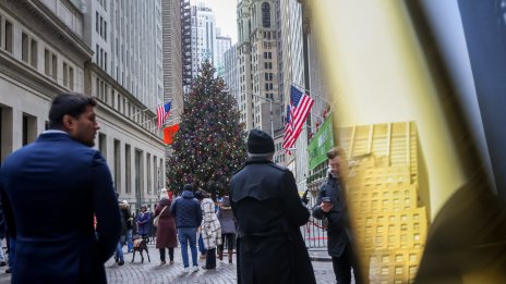 Dow започва последната сесия за седмицата с нов рекорд*