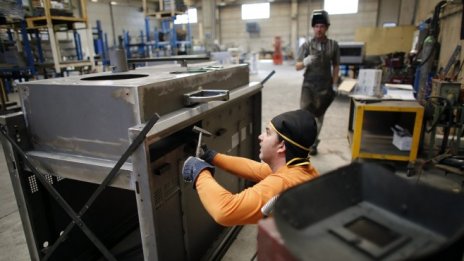 Индустриалното производство в България расте с по-бързи темпове от средното в ЕС