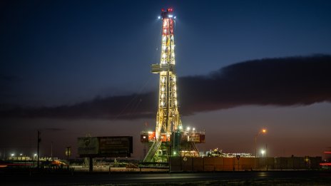 Петролът поскъпва за пета поредна сесия заради напрежението в Близкия изток*