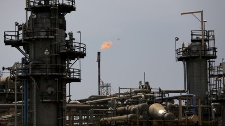 Прогнози за скок в цените на петрола през 2023 г. зареждат пазарите с оптимизъм