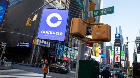 Криптоакциите се спасиха от сътресенията на пазара през април