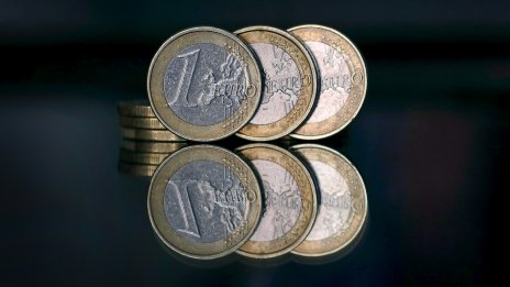 КС образува дело за отхвърления референдум за приемане на еврото