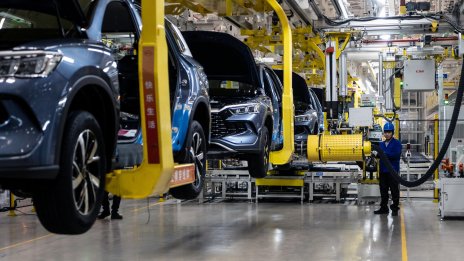 Китай засилва контрола върху ценовата война при електромобилите