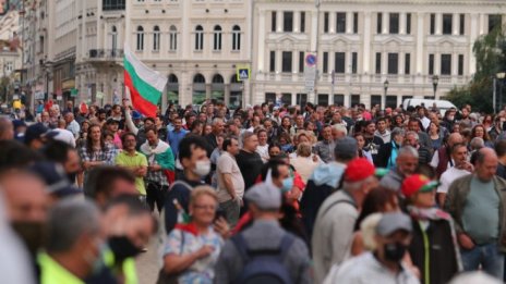 ИПИ: Политическата нестабилност ще ограничи растежа и ще покачи дълга