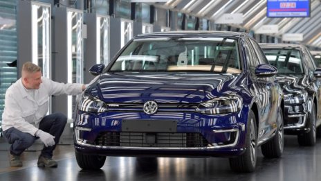 Golf - Спасителят на Volkswagen сега се нуждае от спасение