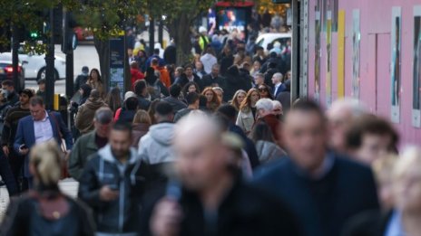 Британските продажби на дребно се изкачиха до 6-месечен връх