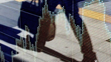 Dow прибавя близо 300 пункта, подкрепен от очакванията за солиден растеж*