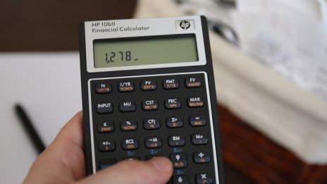 Правителството се бави с наредбата за осигуровките, свързани с данък „натура“