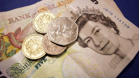Паундът се насочва към най-дългата си губеща серия спрямо еврото от август