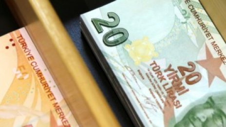 Турската лира е единствената валута от развиващите се пазари с ръст през юли