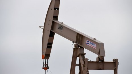 Петролът се възстанови от седемесечното дъно