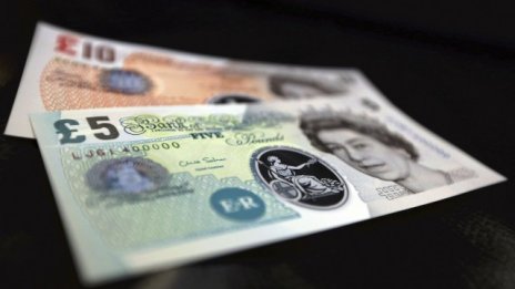 Британският паунд поскъпна с 2,4% спрямо долара от началото на седмицата