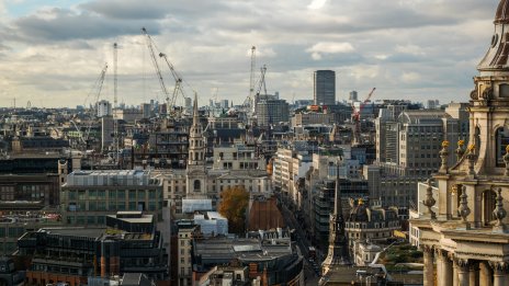 Британският частен сектор се свива с нарастващия негативизъм преди бюджета