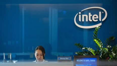Intel временно спира наемането на служители в едно от звената си