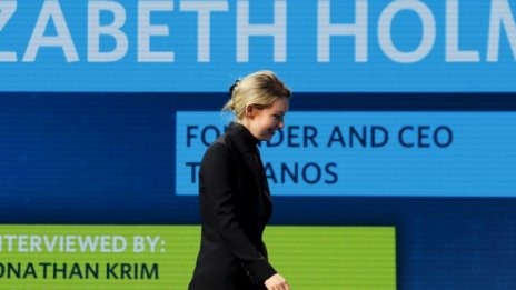 Основателката на Theranos отива на съд за измама