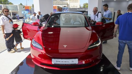Tesla пуска обновена версия на Model 3 в Северна Америка