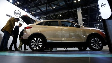 Производителите на суперлуксозни автомобили играят рискована игра със SUV-моделите