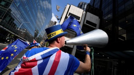 Английските гласоподаватели наказаха водещите партии за хаоса с Brexit