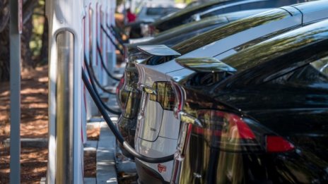 Зареждане на електромобил във Валхала - епична борба за енергия