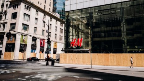 H&M е на червено с по-голяма от очакваното загуба за тримесечието