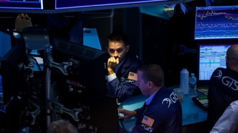 Dow изтри над 700 пункта в една помрачена от пандемията сесия