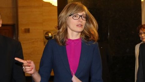 Ек. Захариева: Има много работа за укрепването на отношенията ни с Македония