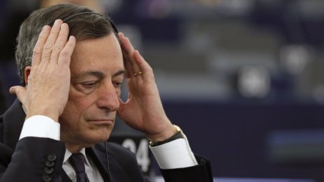 Тънкото въже на паричната политика, което очаква Марио Драги