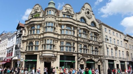 Срив в цените на първокласните жилища в Лондон удря пазара на луксозни имоти