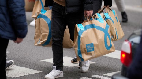 Собственикът на Primark повиши прогнозите си за финансовата година