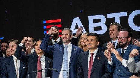 51% за 26 минути: Крахът, който задълбочи криптопроблемите на семейство Тръмп