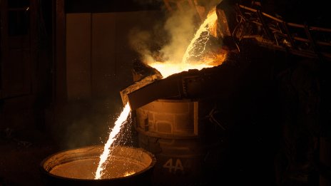 Светът разполага с твърде много стомана, но никой не иска да спре да я произвежда