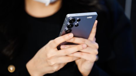 Samsung подсказа за забавяне на бизнеса ѝ с чипове