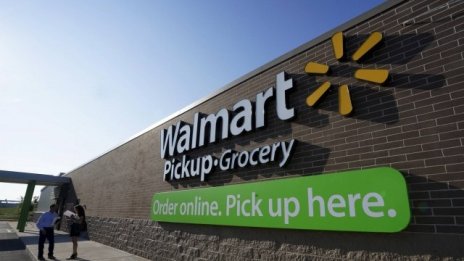 Ръст на клиентите и онлайн покупките подкрепи тримесечните резултати на Wal-Mart