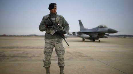 Германия обмисля осем варианта за нова база в борбата срещу ИДИЛ