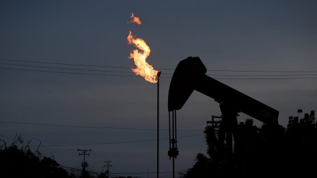 Притеснения за предлагането от Либия тласкат нагоре цените на петрола*