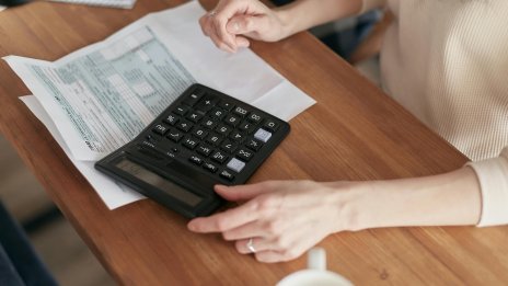 „Пейсера“ намалява загубата през първото шестмесечие с 56%