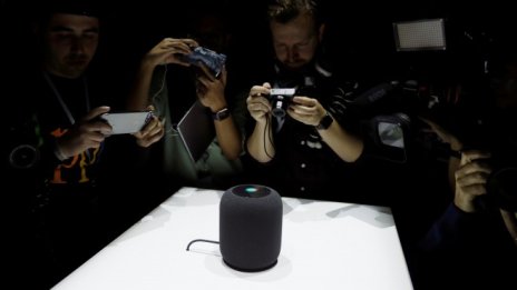 Apple вкара Siri във всекидневната с помощта на HomePod