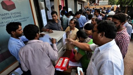 Парите в индийските банкомати се изчерпаха